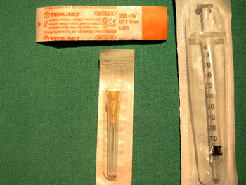 25-gauge, 0.5 x 16 mm syringe needle is required for this procedure.